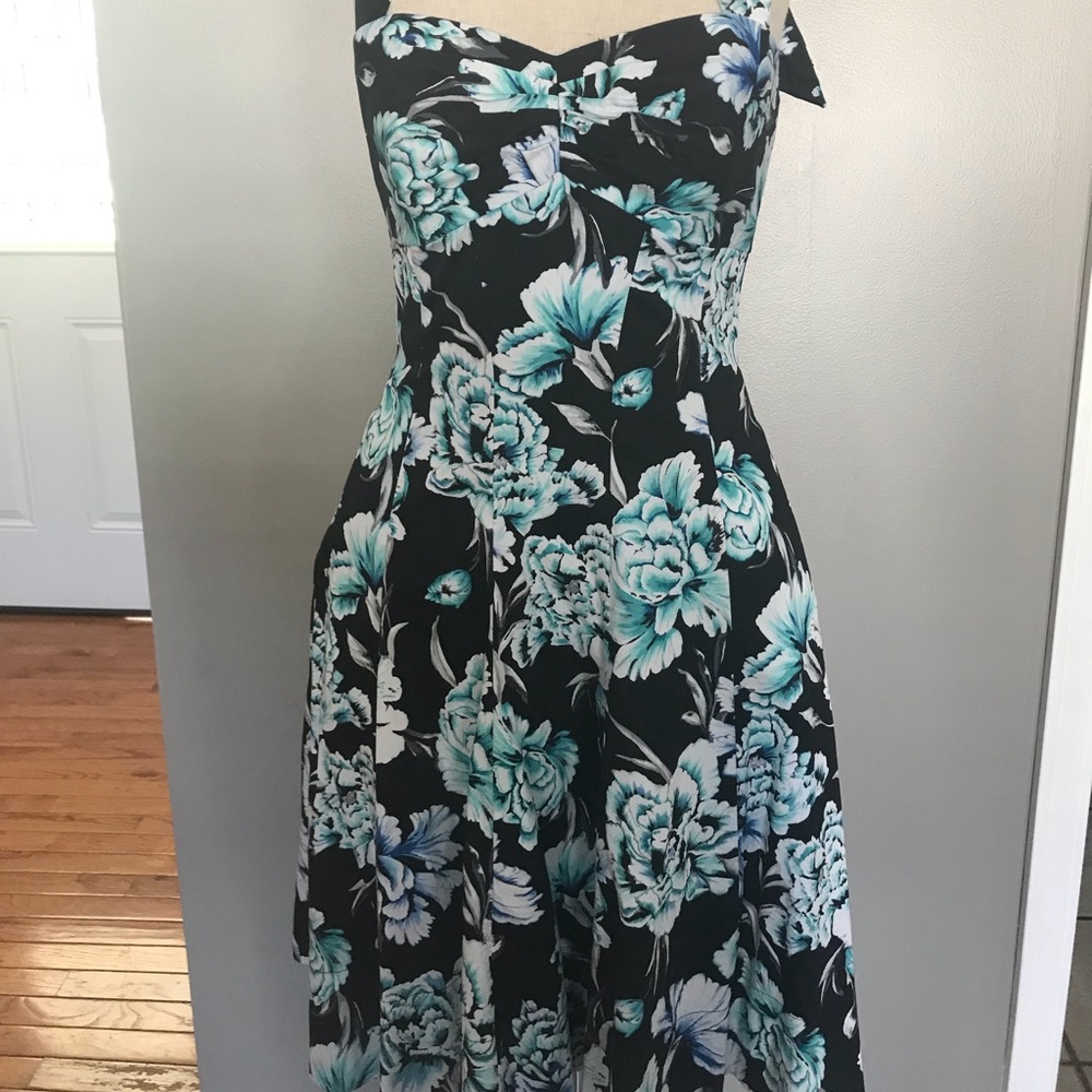 White House Black Market dress w/pockets
